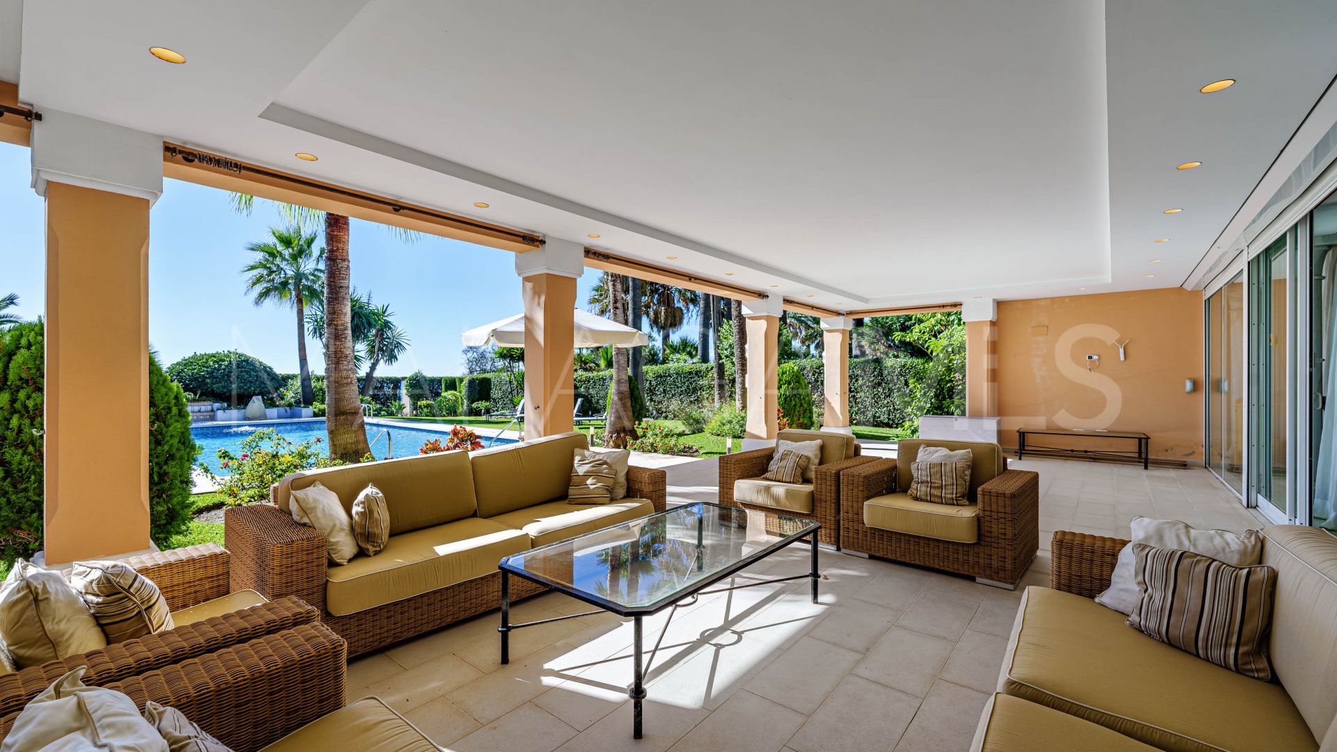 Villa a la venta de 9 bedrooms in New Golden Mile