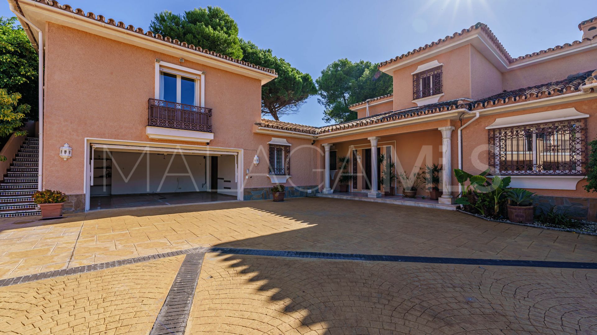 9 bedrooms New Golden Mile villa for sale