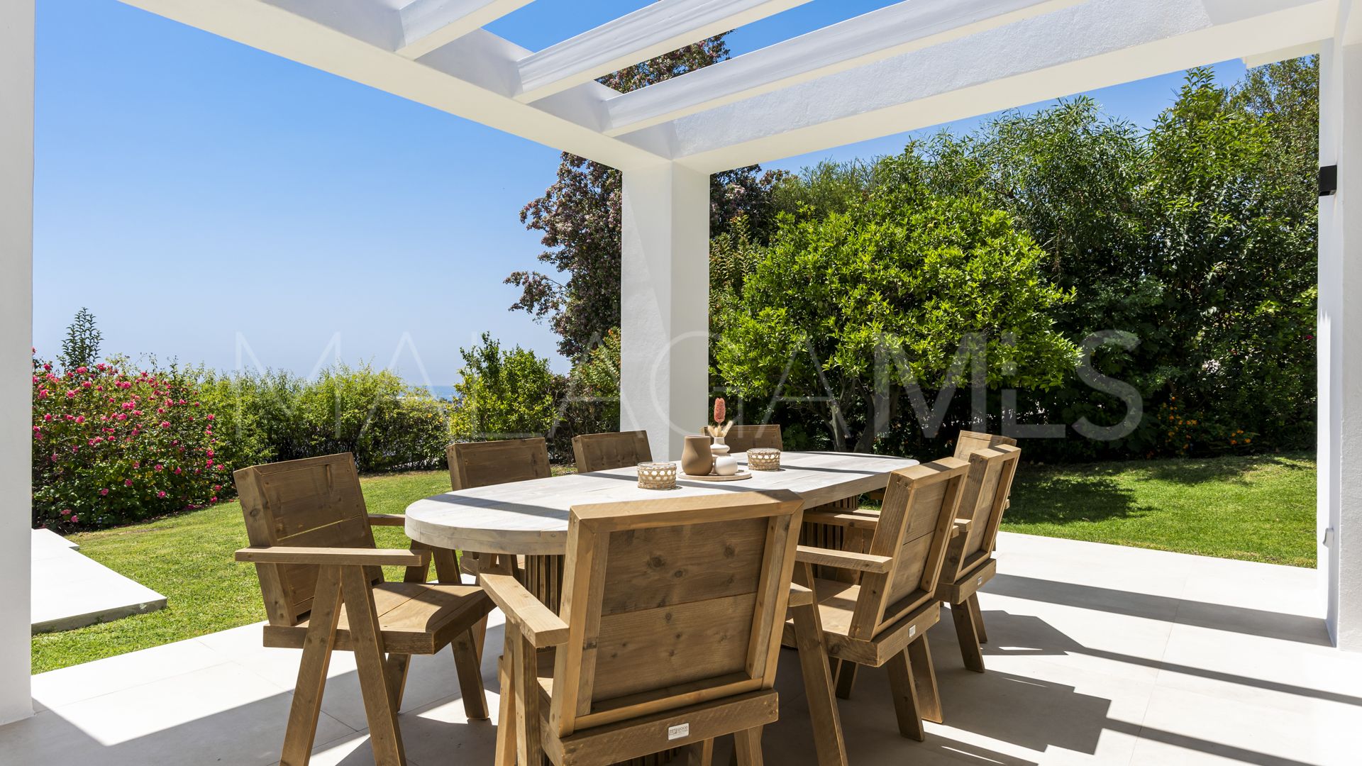 Buy villa de 6 bedrooms in El Paraiso