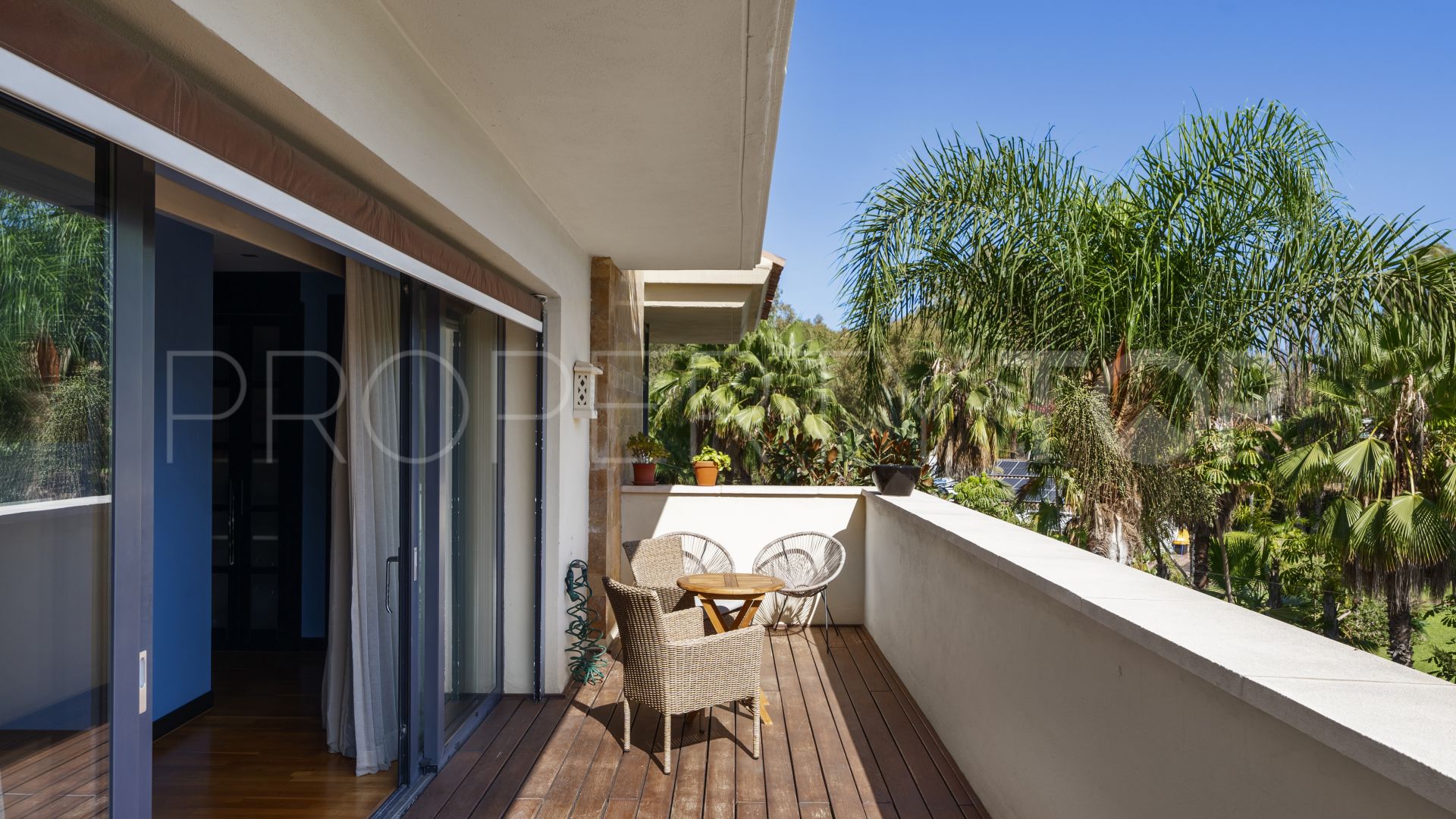 Buy apartment in Laguna de Banus