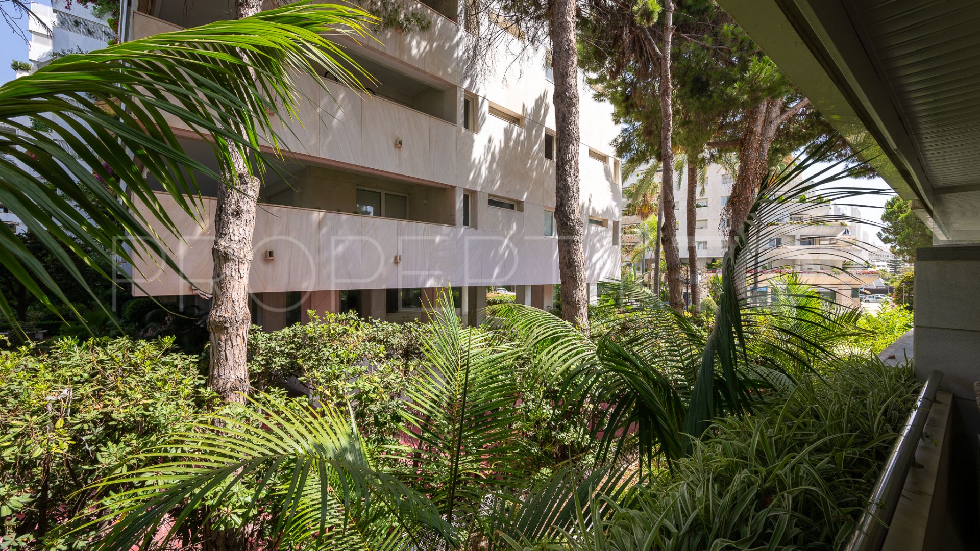 Buy ground floor apartment in Gran Marbella