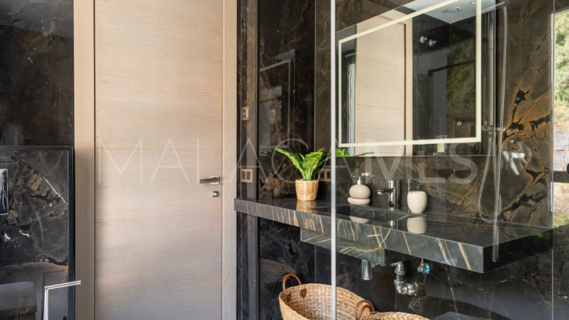 Villa for sale in Monte Halcones