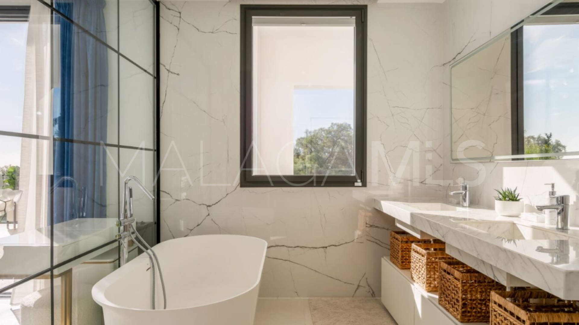 Villa for sale in Monte Halcones