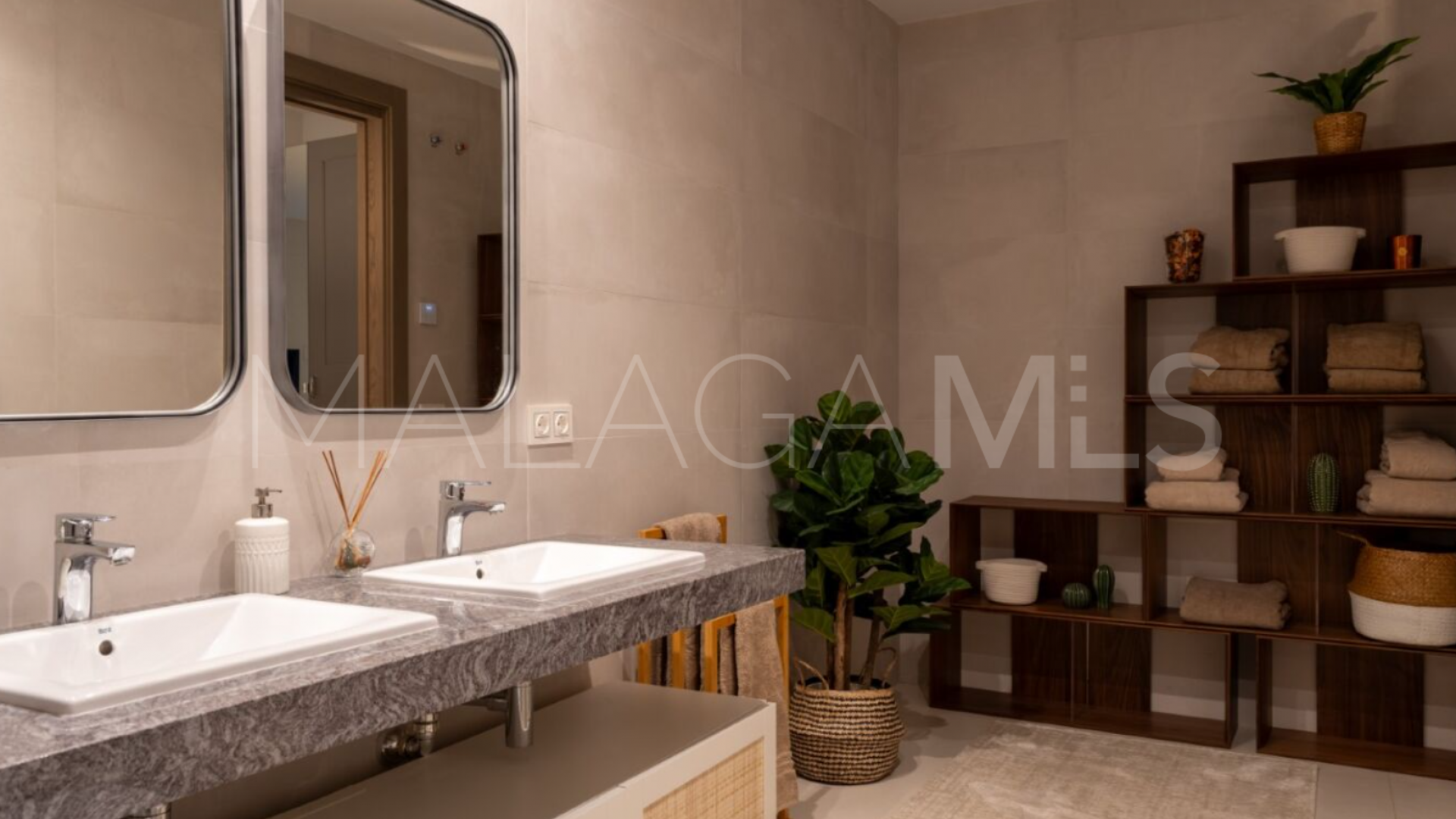 Villa for sale in Monte Halcones