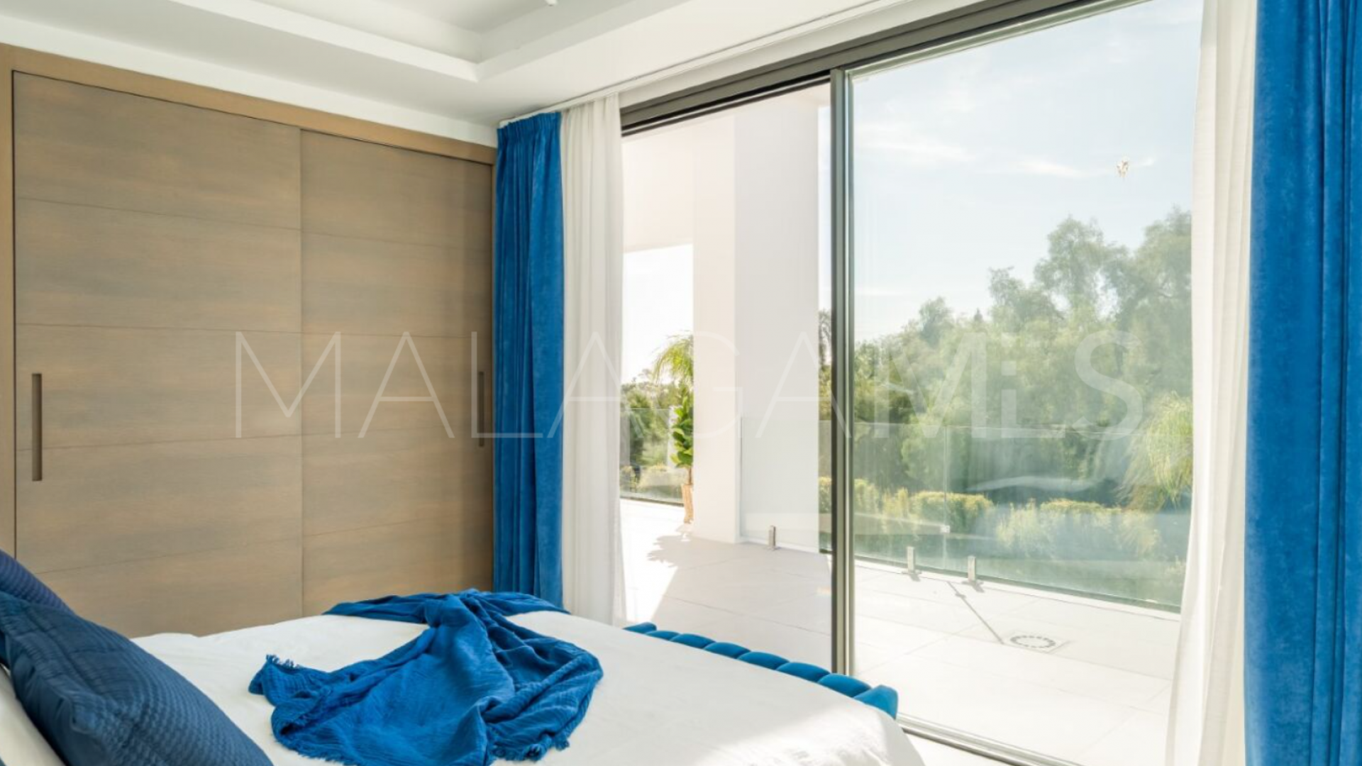 Villa for sale in Monte Halcones