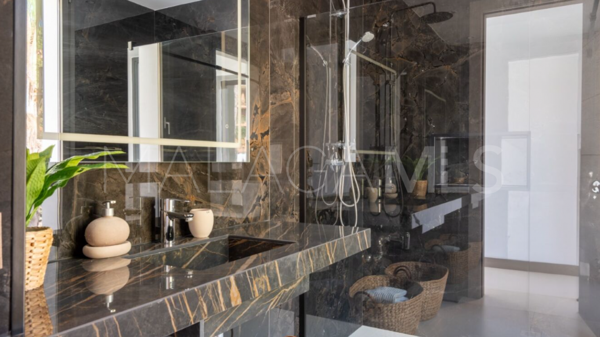 Villa for sale in Monte Halcones