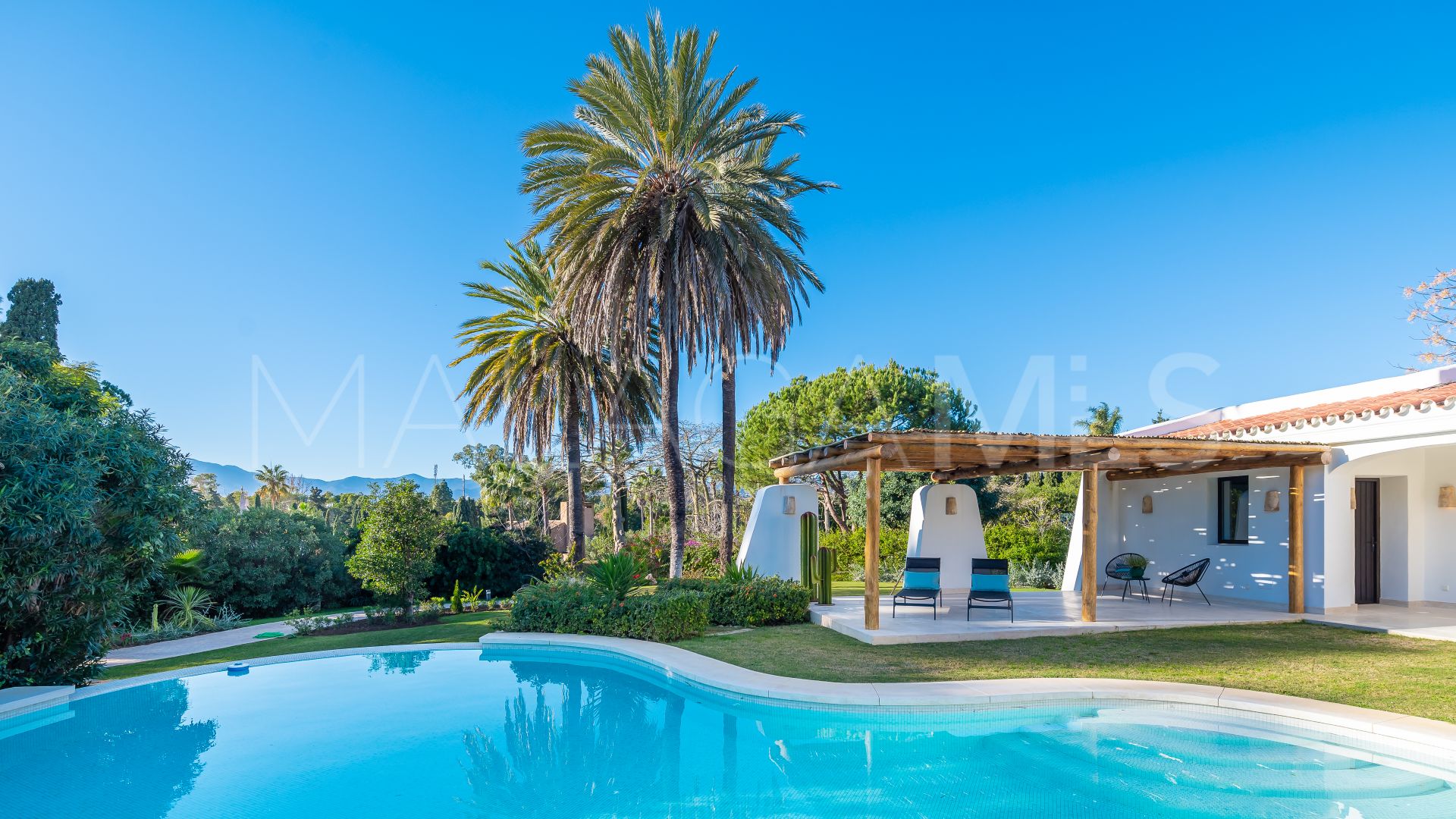 For sale Guadalmina Baja villa with 7 bedrooms