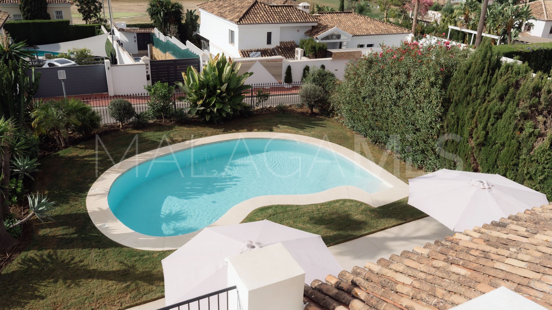 For sale villa in Nueva Andalucia