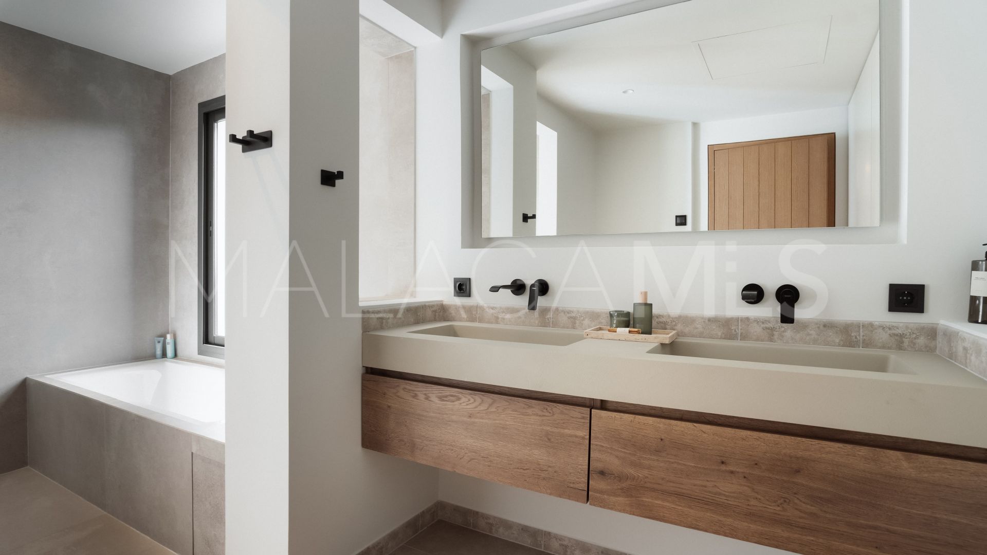 For sale villa in Nueva Andalucia