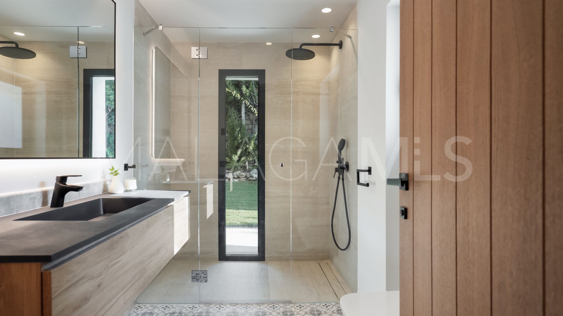 For sale villa in Nueva Andalucia