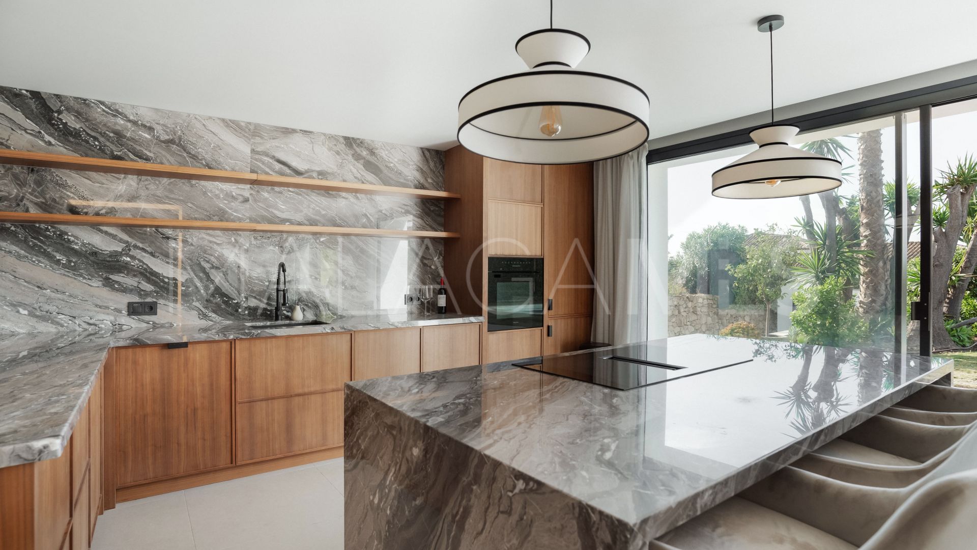 For sale villa in Nueva Andalucia