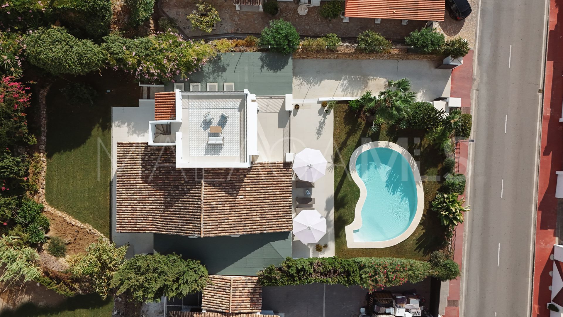 For sale villa in Nueva Andalucia