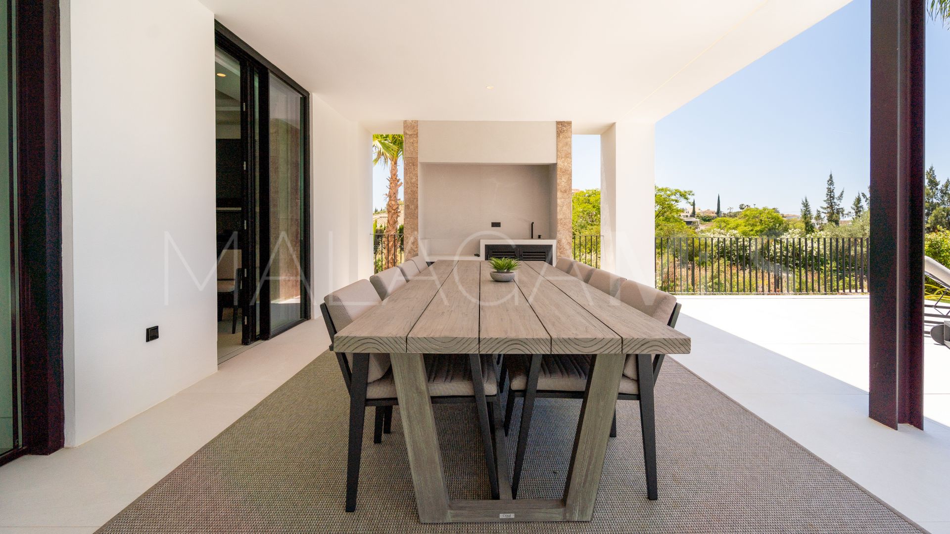 Villa for sale in Nueva Andalucia