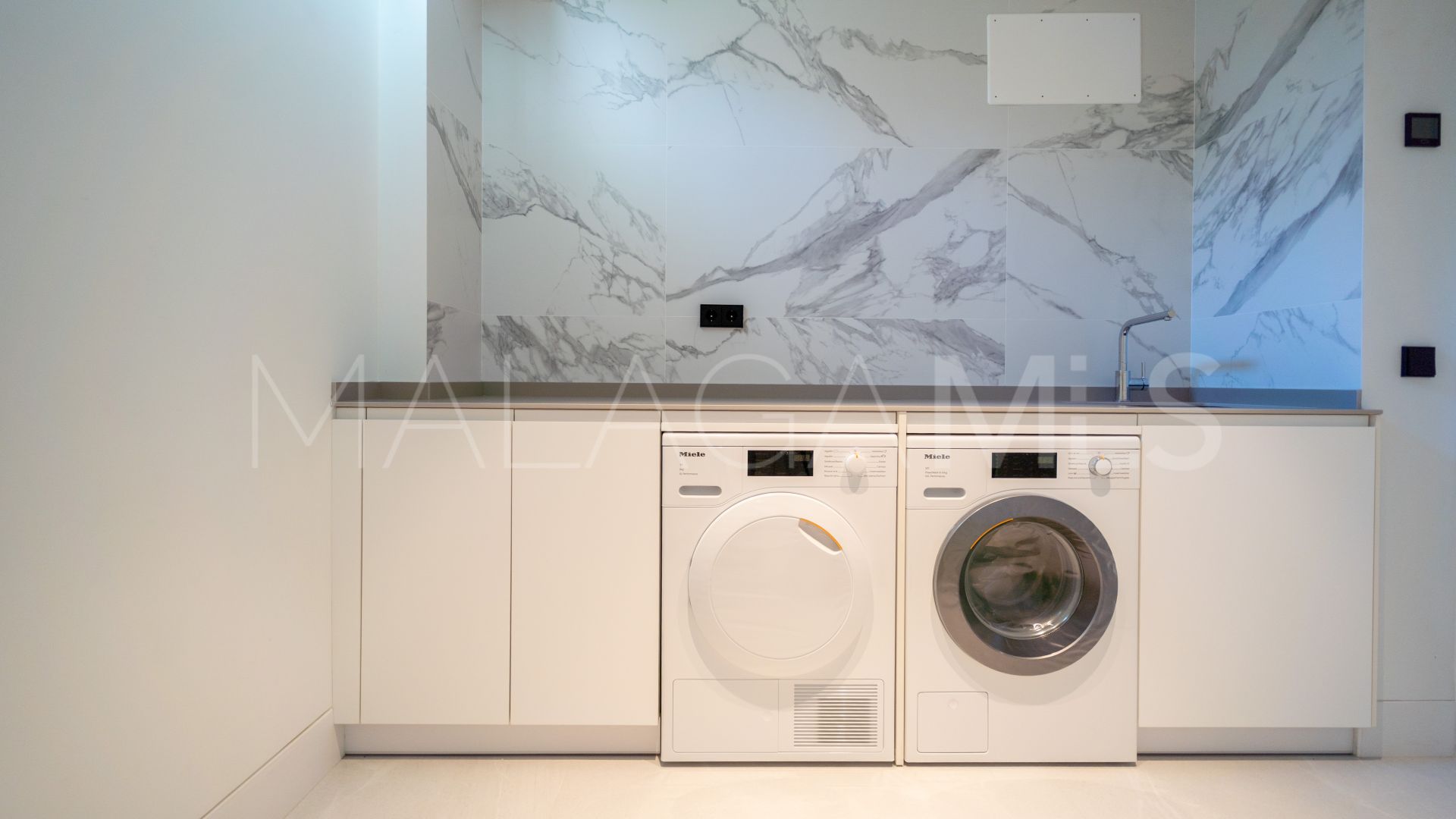 Villa for sale in Nueva Andalucia