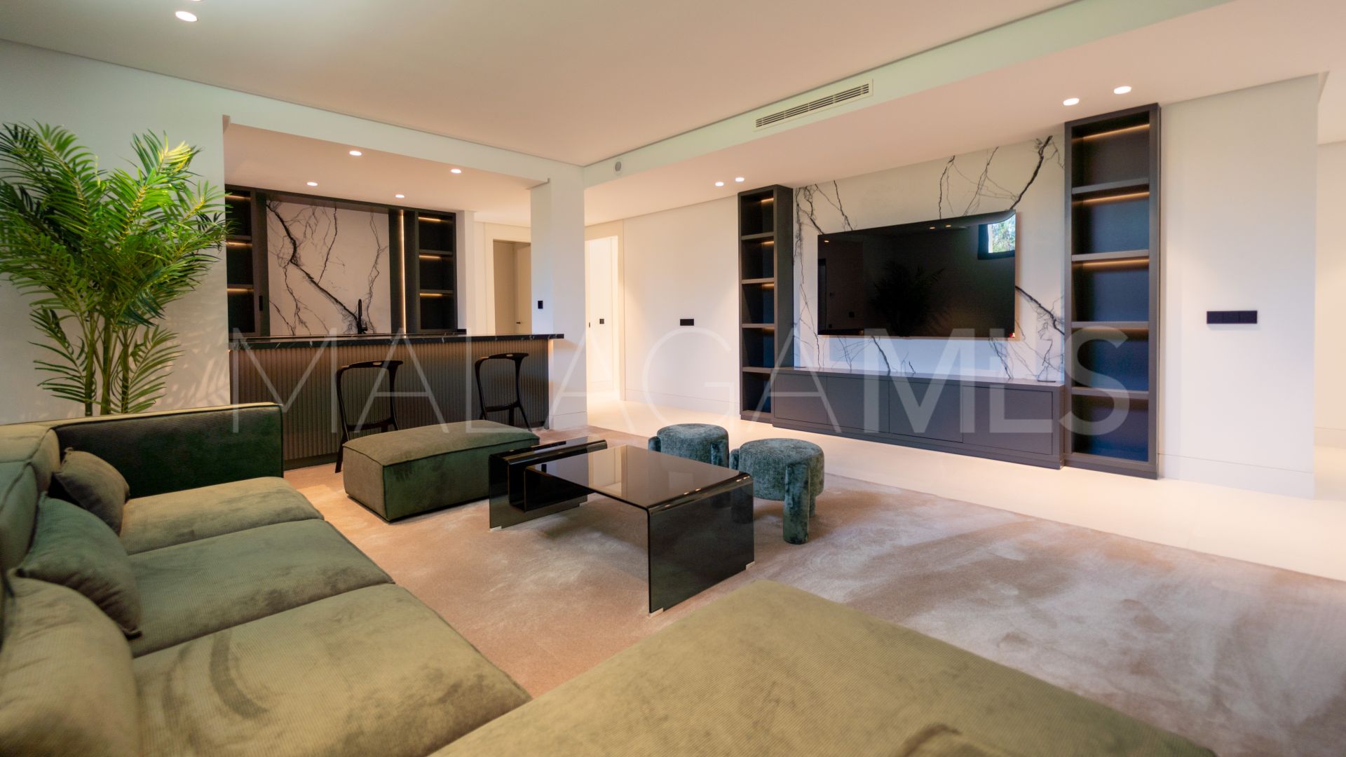 Villa for sale in Nueva Andalucia