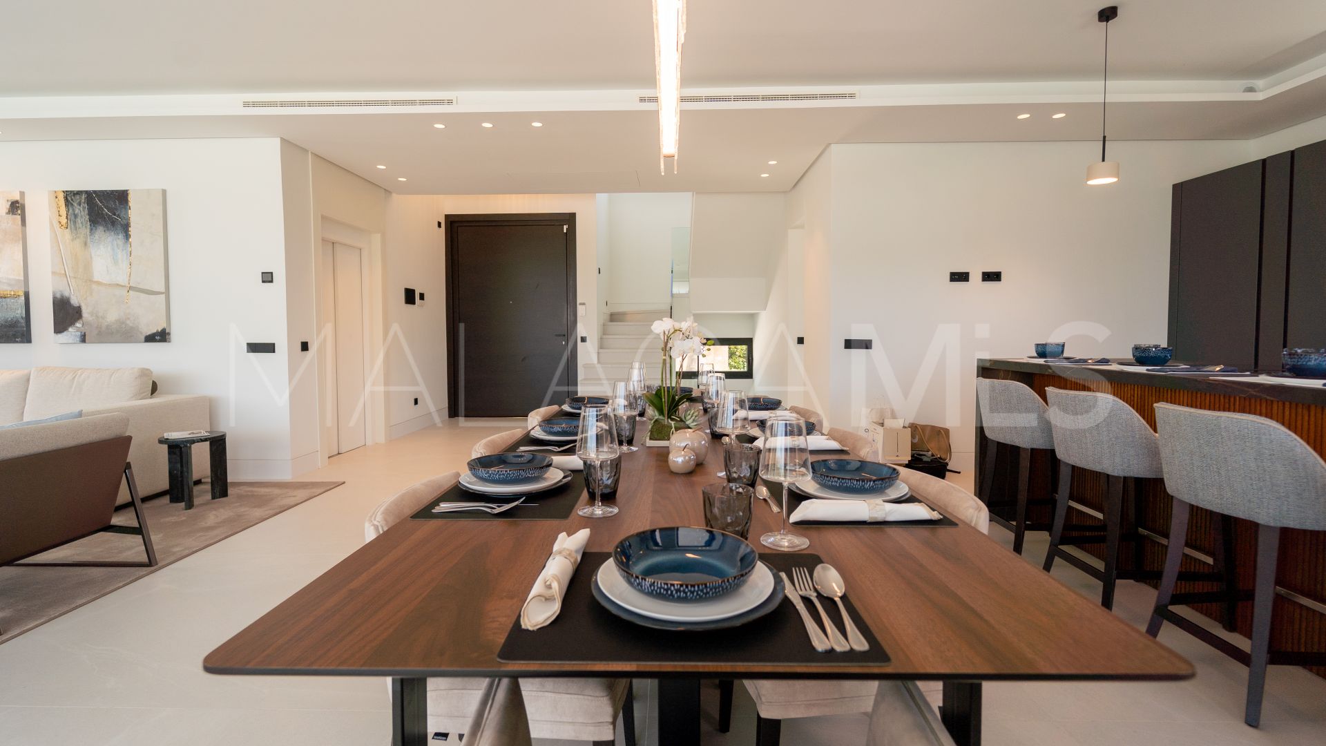 Villa for sale in Nueva Andalucia