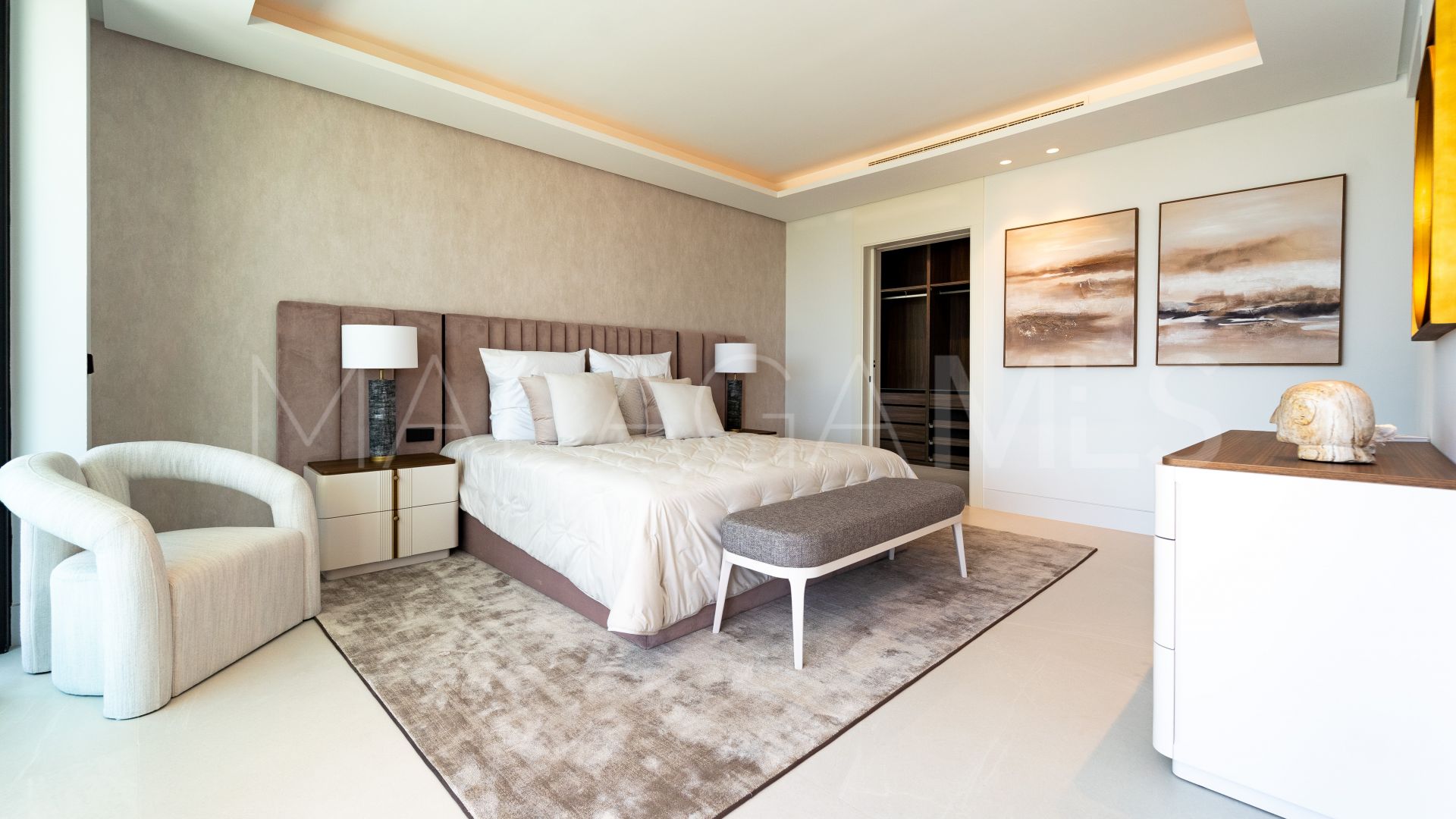 Villa for sale in Nueva Andalucia