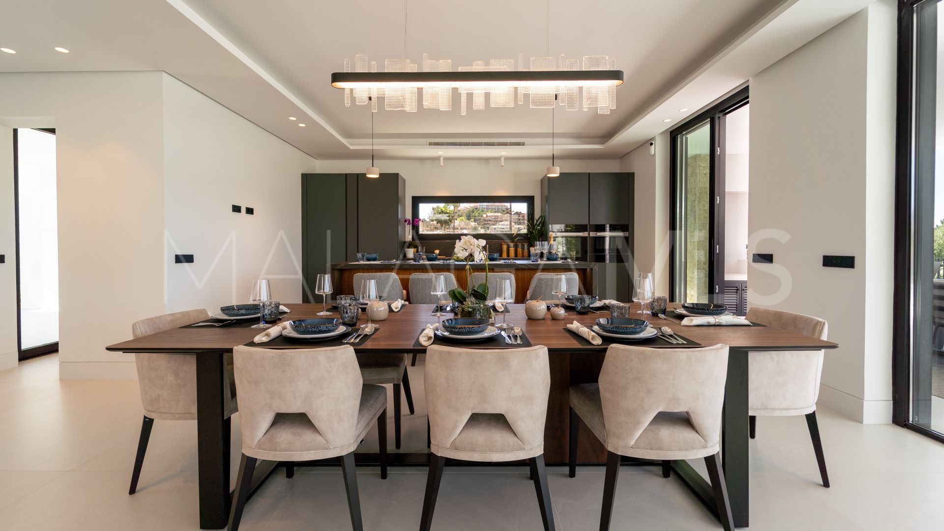 Villa for sale in Nueva Andalucia