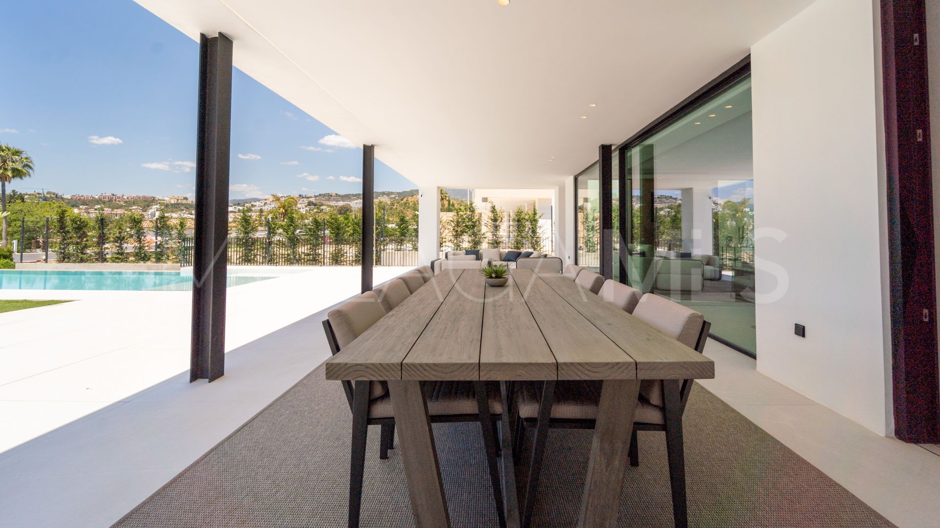 Villa for sale in Nueva Andalucia