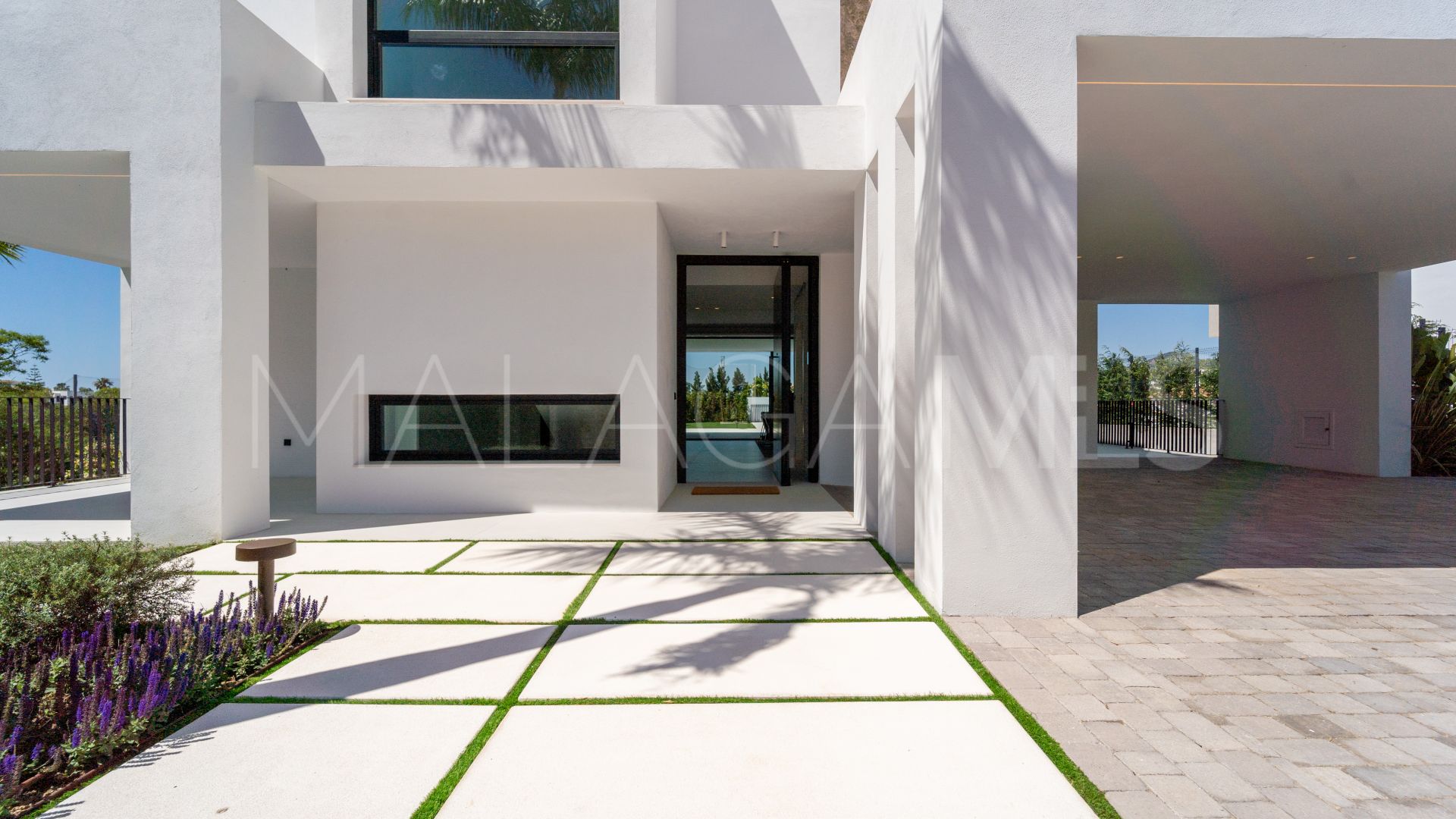 Villa for sale in Nueva Andalucia