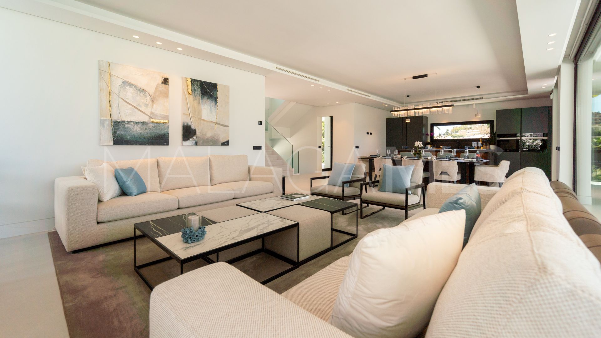 Villa for sale in Nueva Andalucia