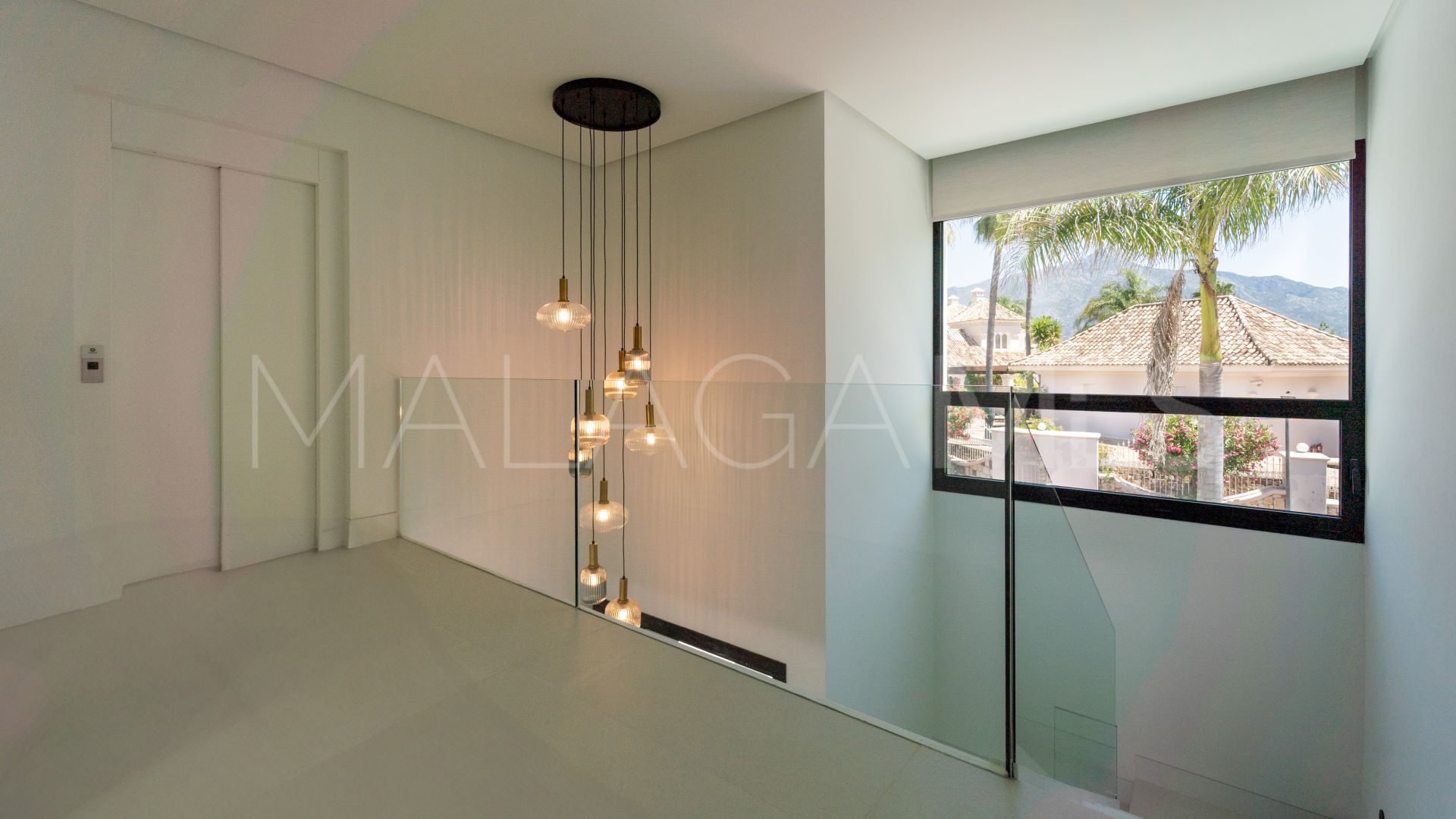 Villa for sale in Nueva Andalucia