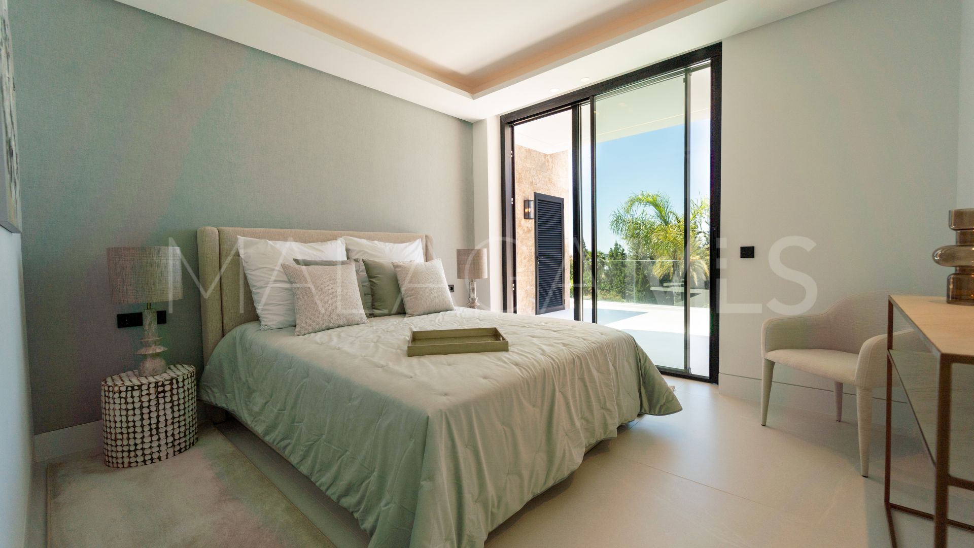 Villa for sale in Nueva Andalucia