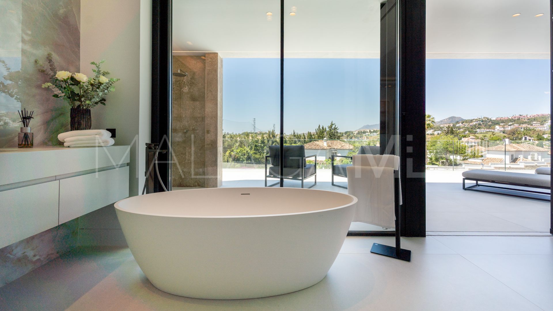 Villa for sale in Nueva Andalucia