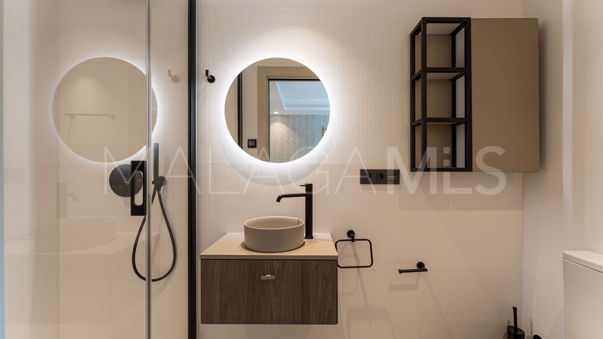 Villa for sale in Nueva Andalucia