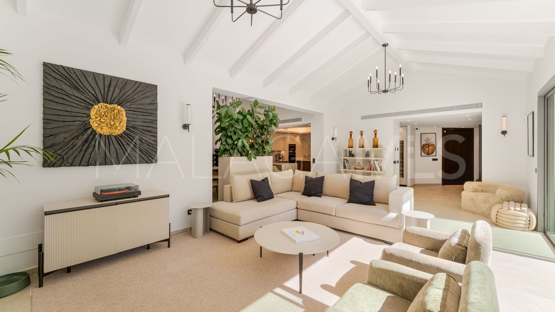 Villa for sale in Nueva Andalucia