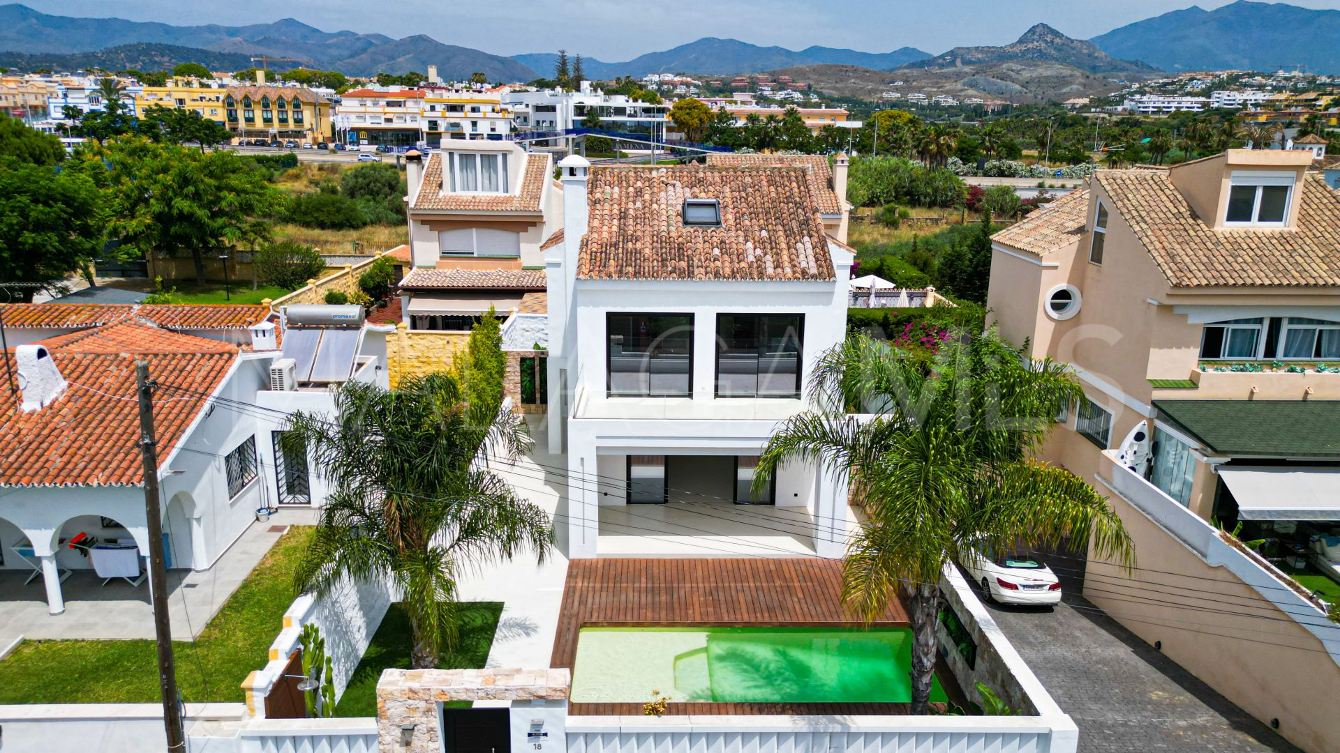 Villa for sale in Beach Side New Golden Mile