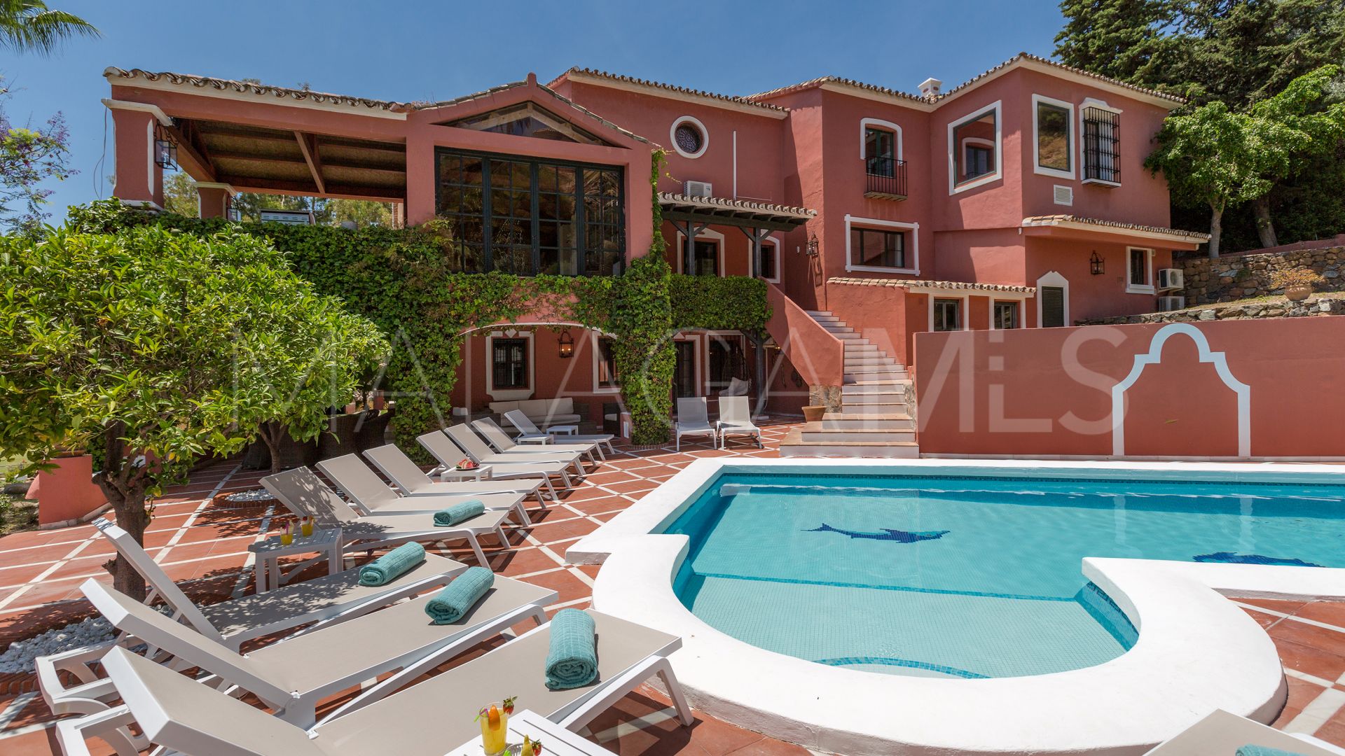 For sale Vega del Colorado villa with 12 bedrooms