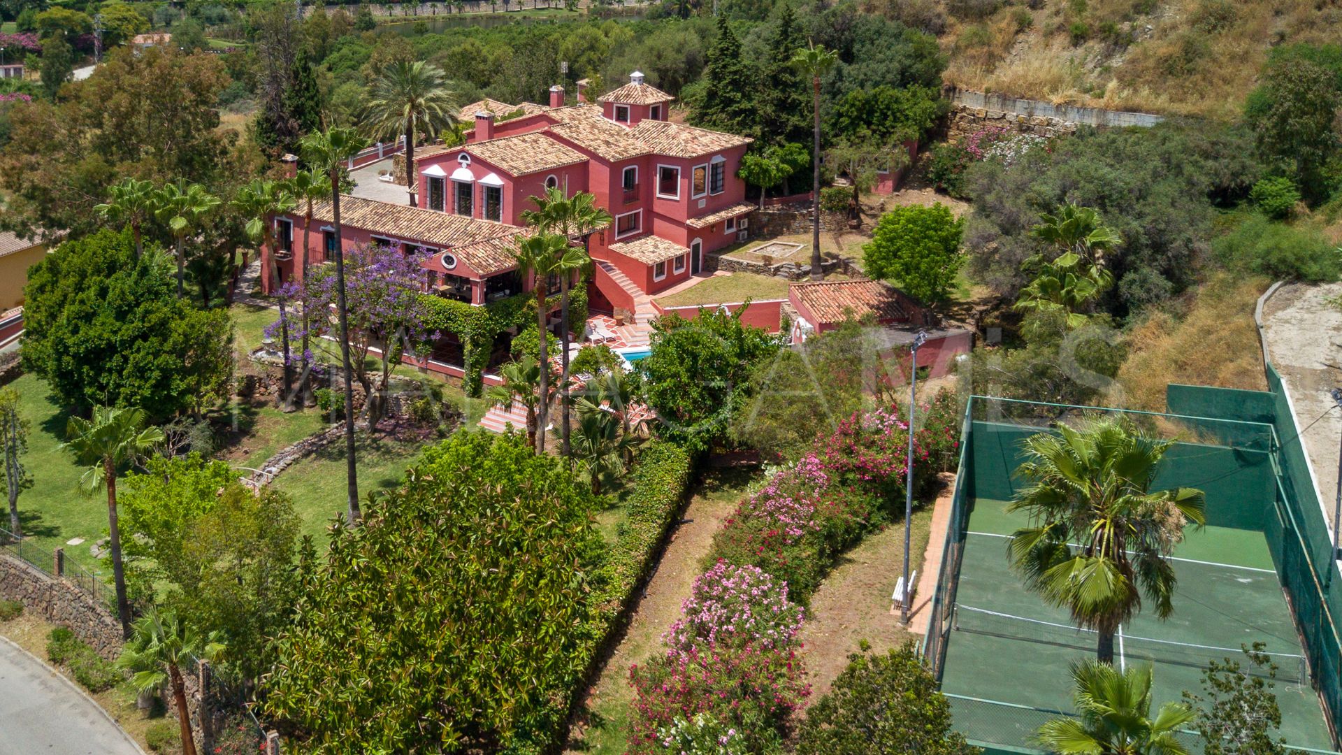 For sale Vega del Colorado villa with 12 bedrooms