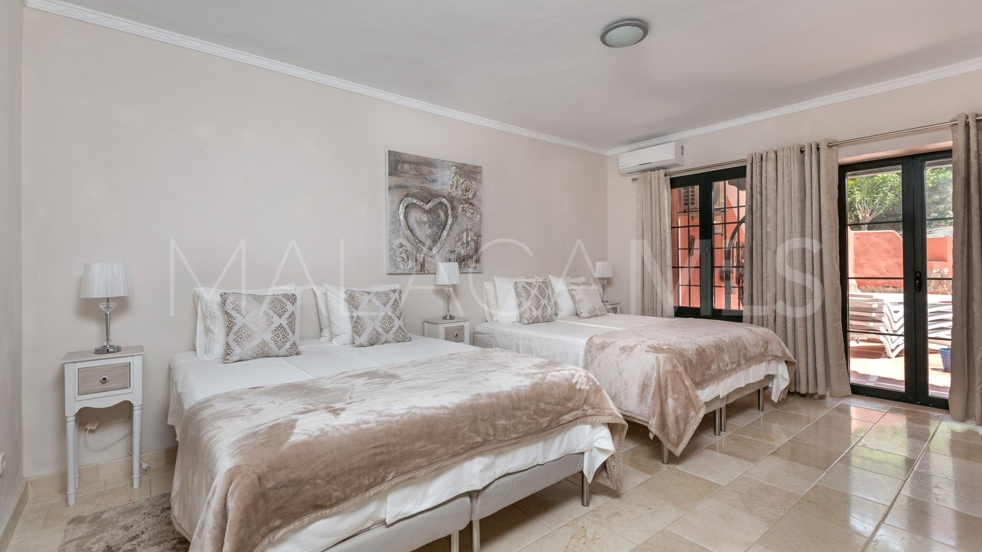 For sale Vega del Colorado villa with 12 bedrooms