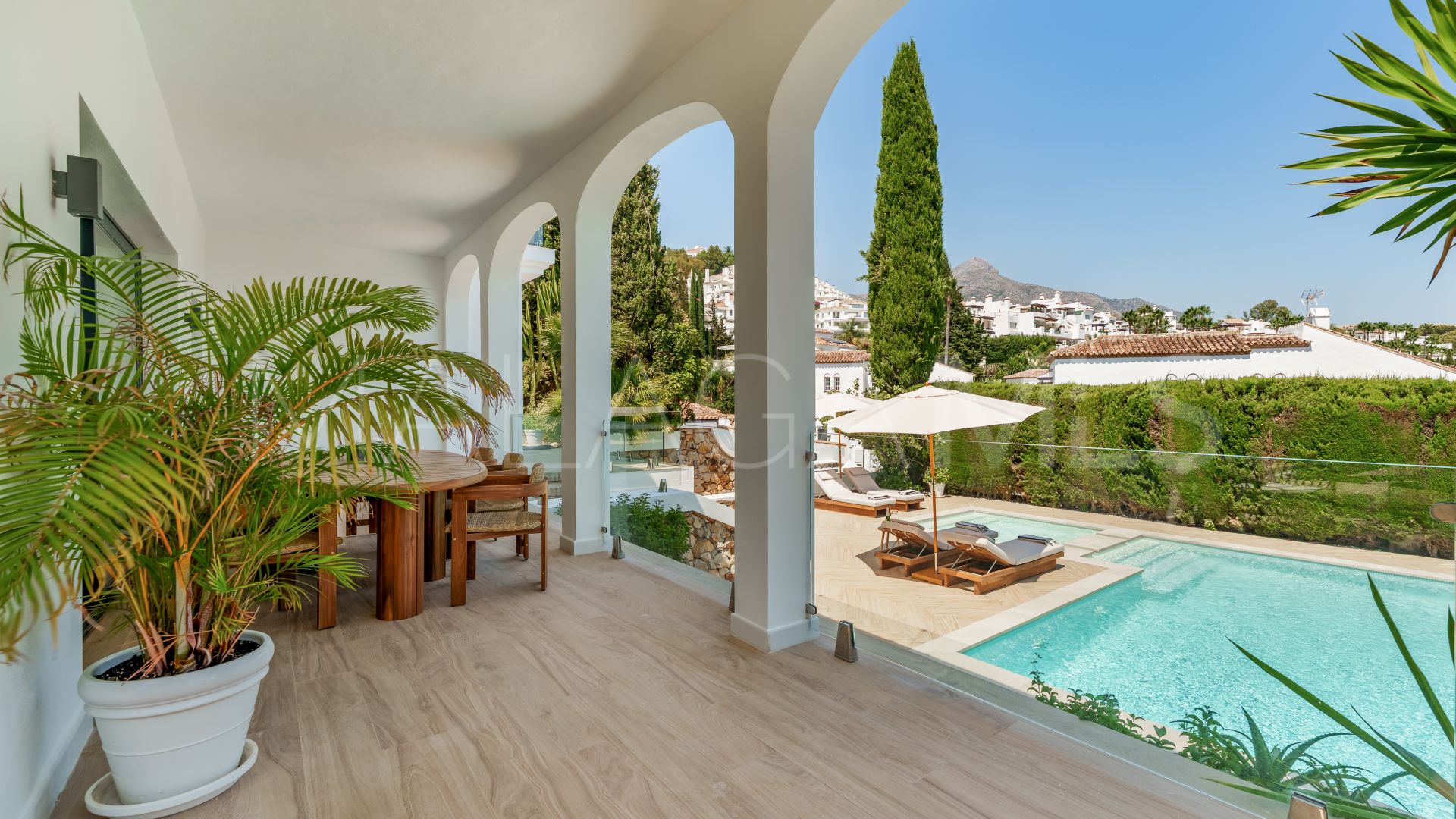 Buy Nueva Andalucia villa