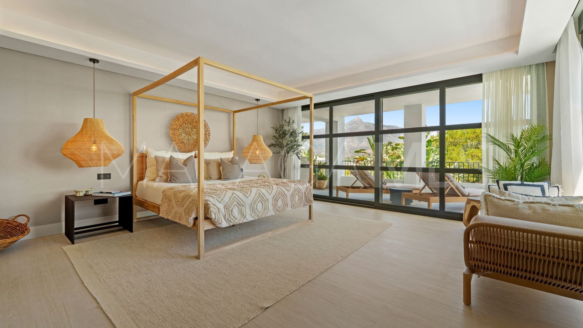 For sale villa in Nueva Andalucia