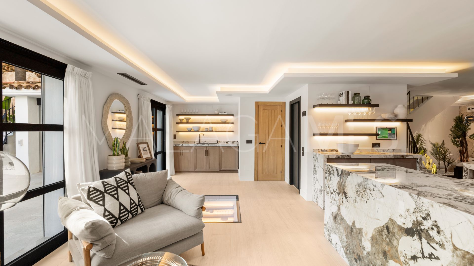 For sale villa in Nueva Andalucia