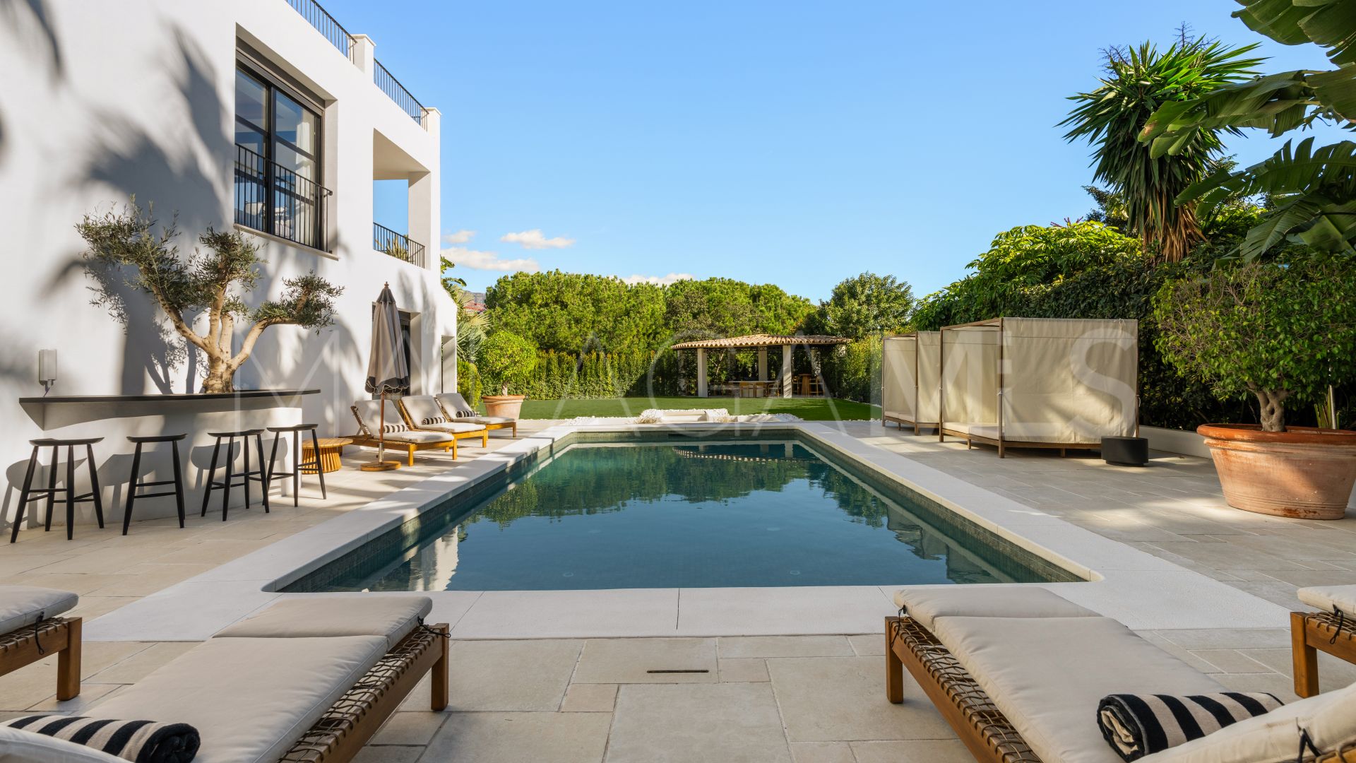 For sale villa in Nueva Andalucia