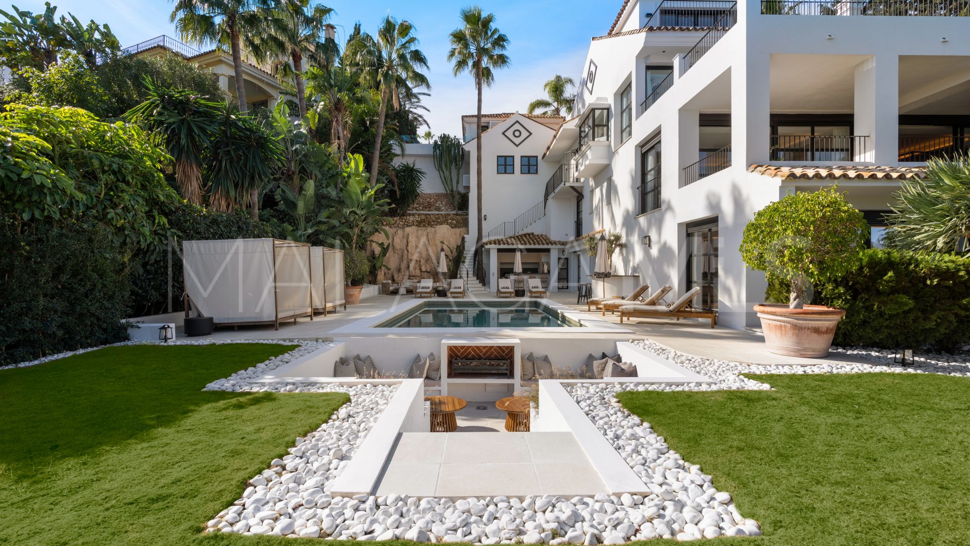 For sale villa in Nueva Andalucia