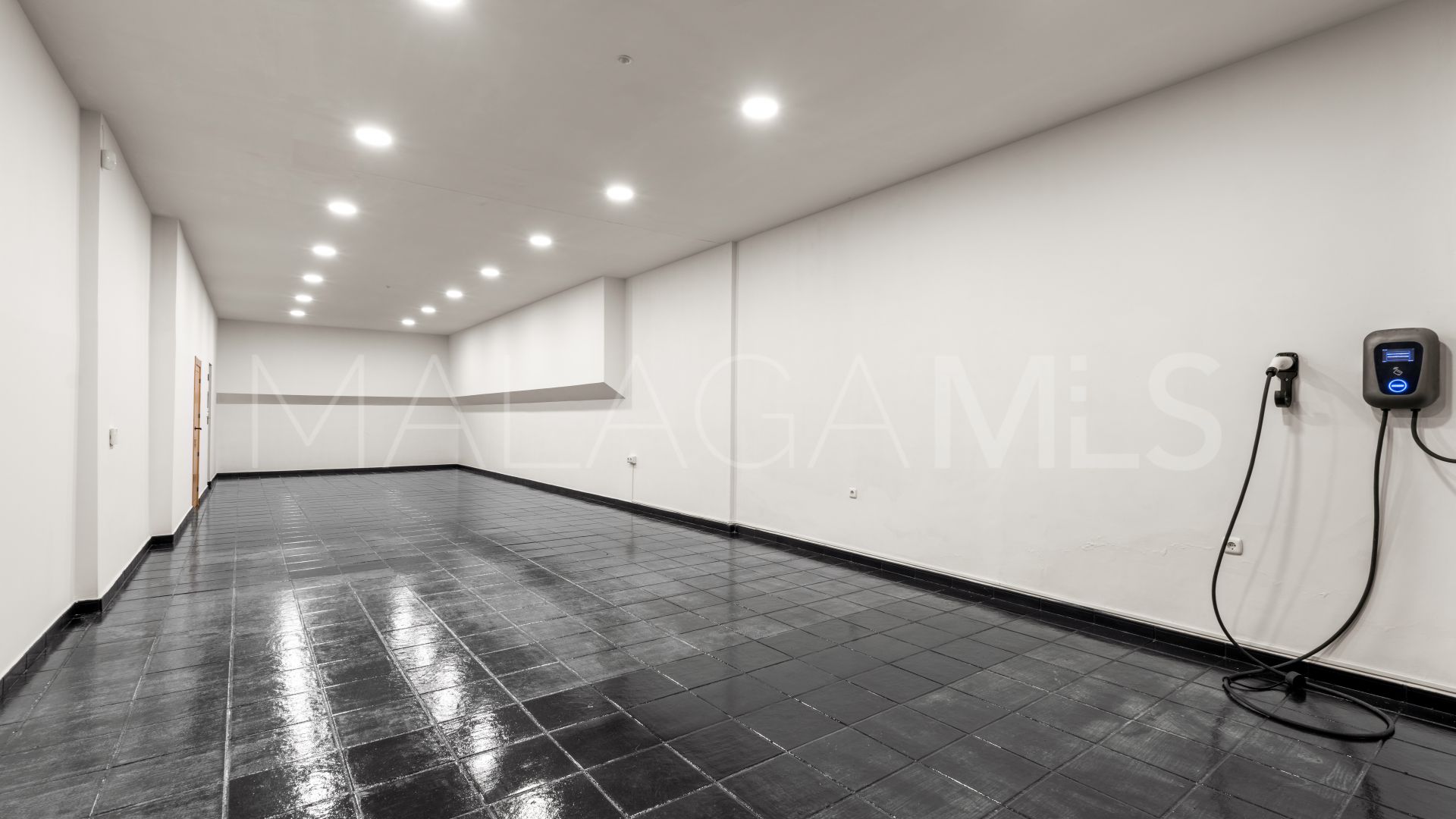 For sale villa in Nueva Andalucia