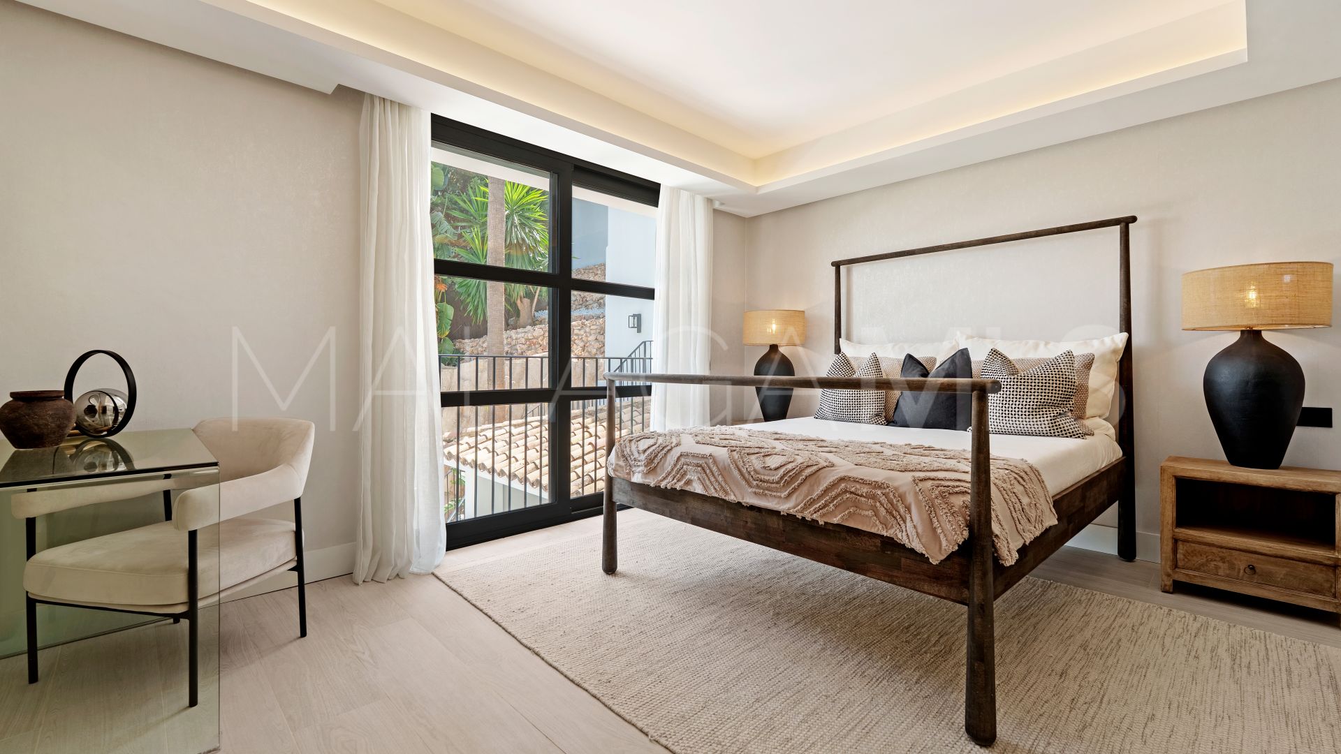 For sale villa in Nueva Andalucia