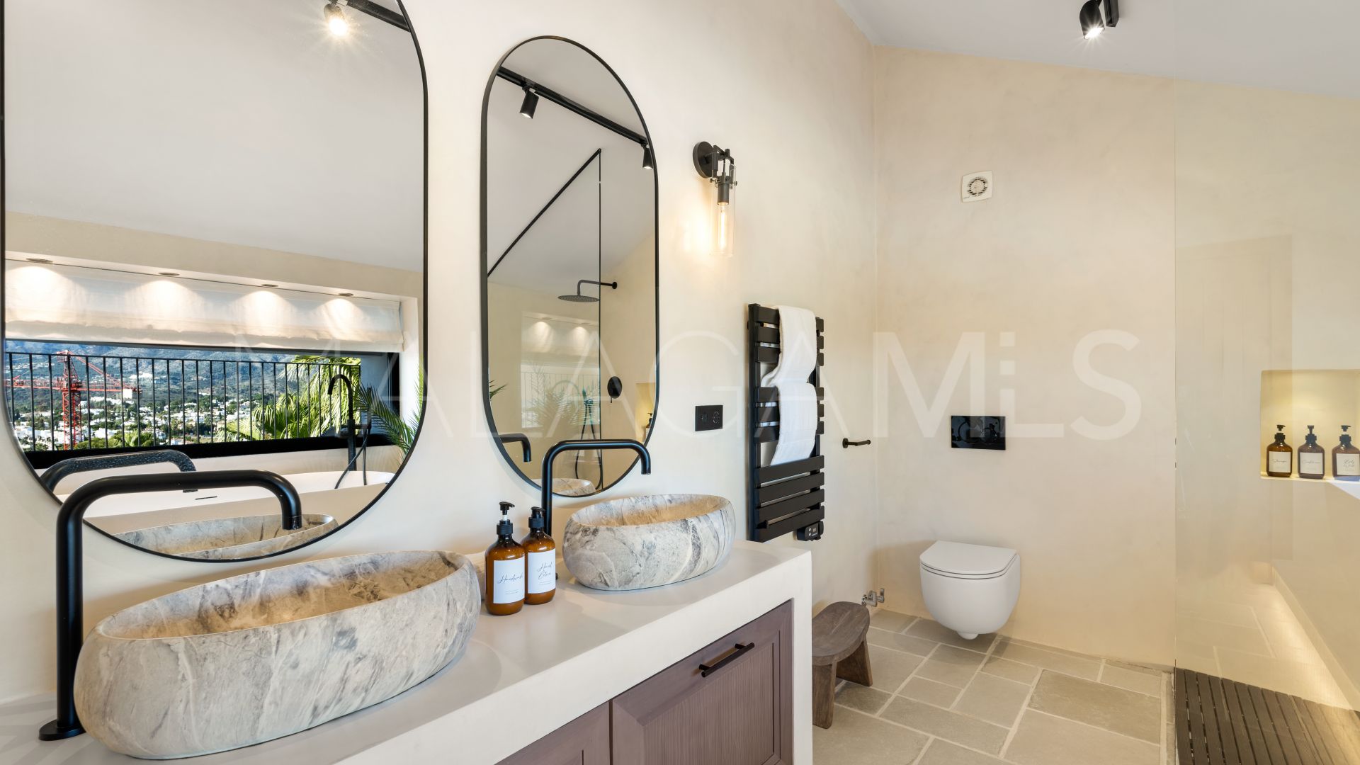 For sale villa in Nueva Andalucia