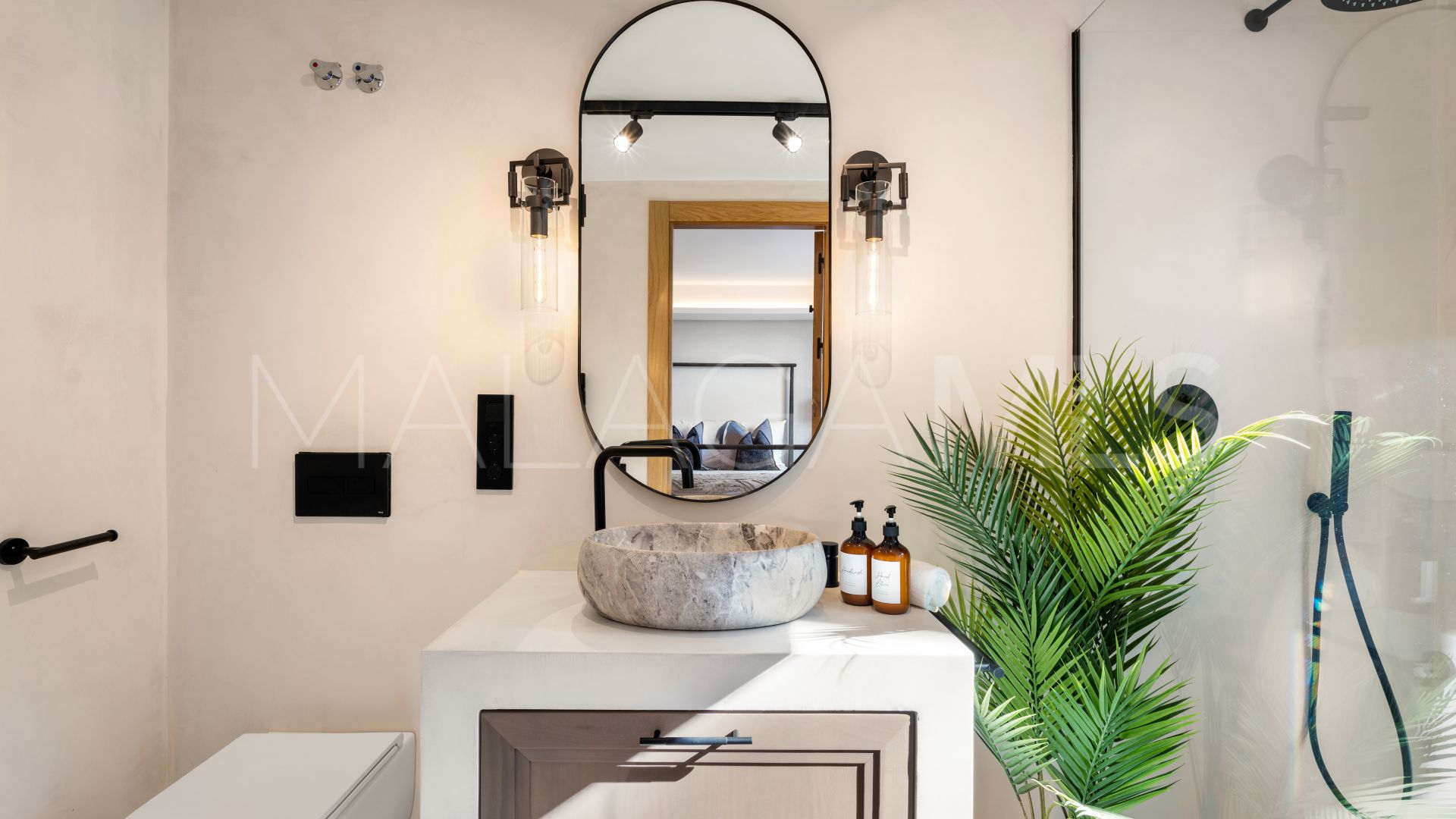 For sale villa in Nueva Andalucia