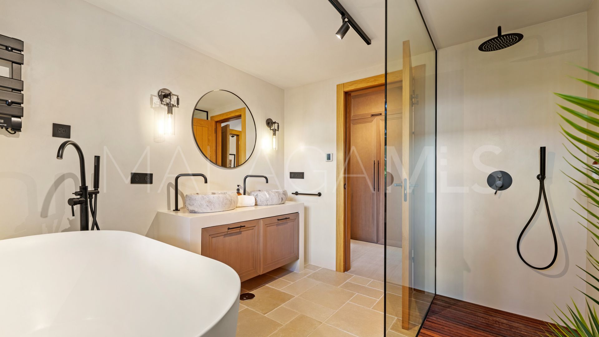 For sale villa in Nueva Andalucia