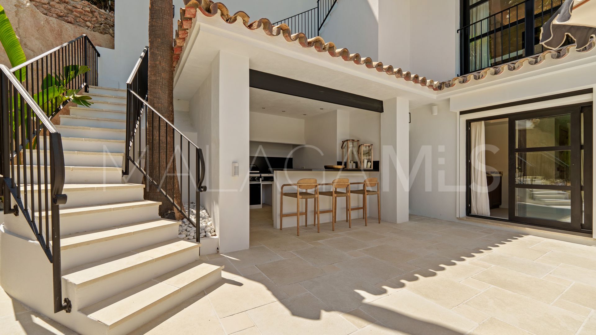 For sale villa in Nueva Andalucia