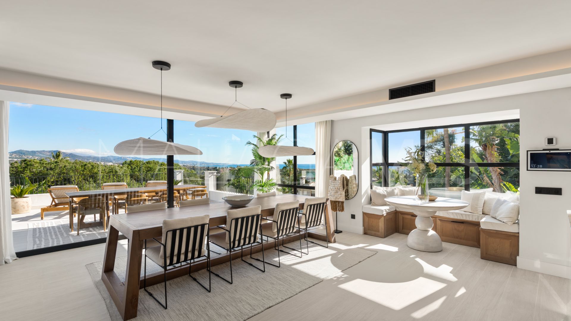 For sale villa in Nueva Andalucia