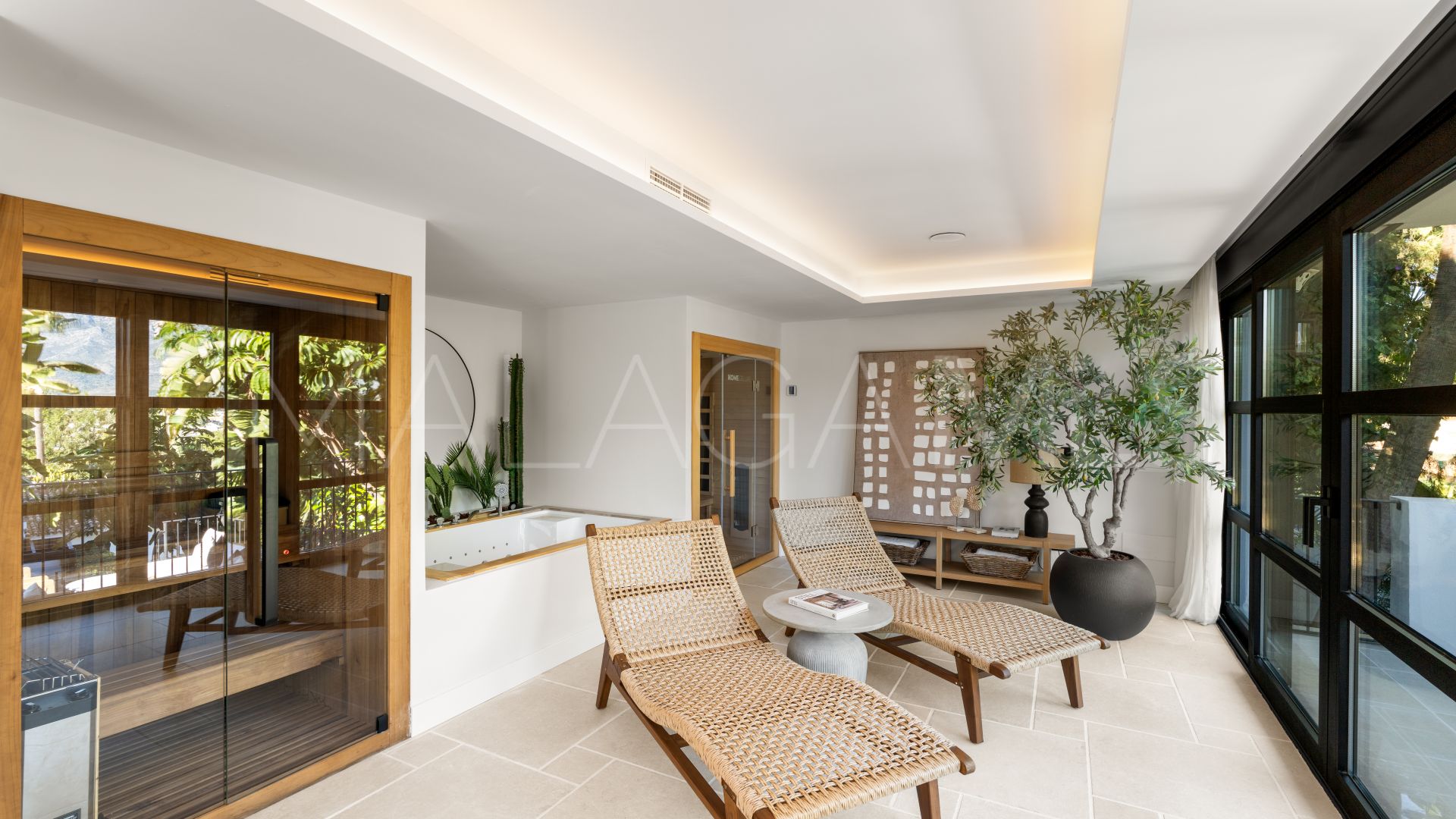 For sale villa in Nueva Andalucia