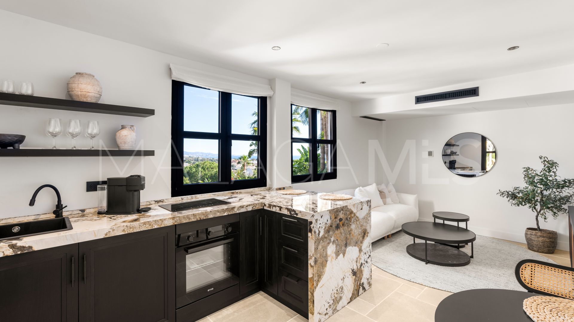 For sale villa in Nueva Andalucia