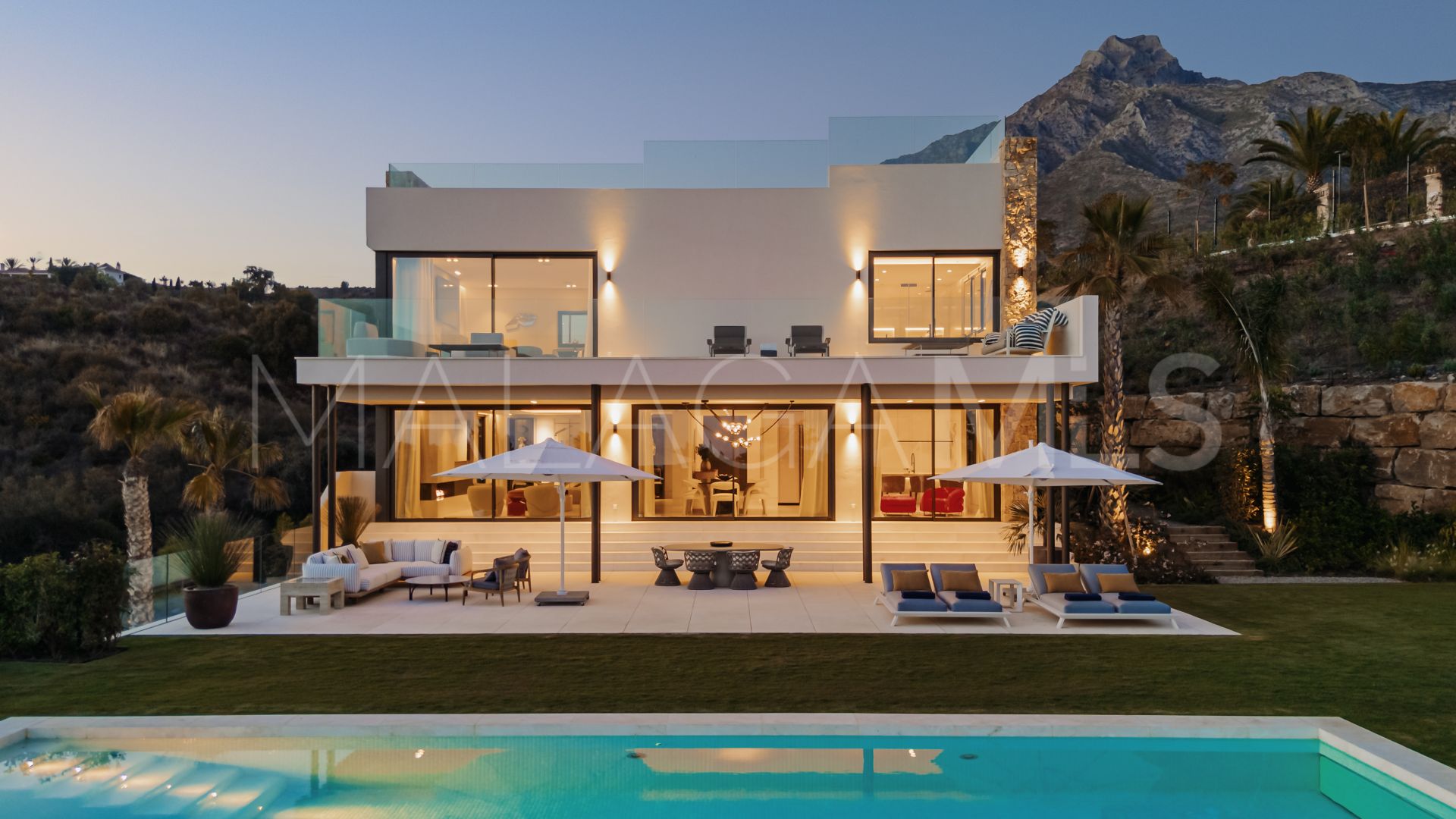 Villa for sale in Marbella Hill Club