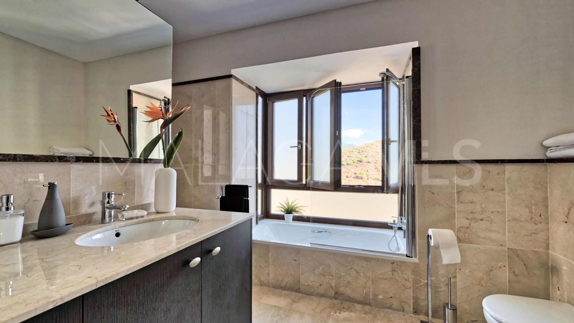 For sale villa in Benahavis Hills Country Club